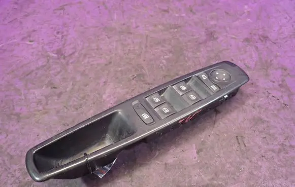 Renault Megane III Quarter vent window switch 
