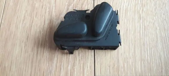 Mercedes-Benz C W203 Seat control switch 2108213851 03463815