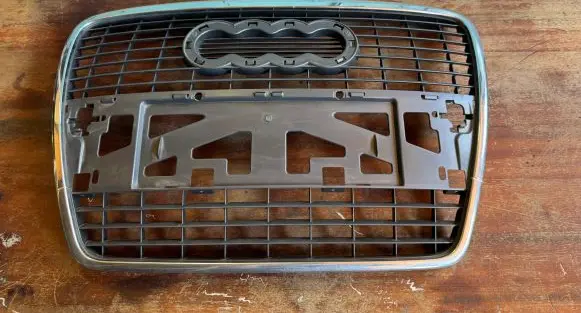Audi A6 S6 C6 4F Front bumper upper radiator grill 4F0853651 4F08536511QP