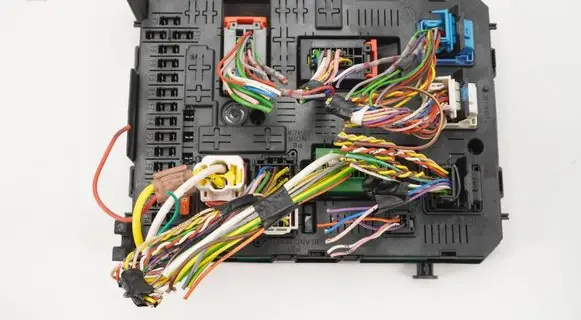 Citroen Berlingo Fuse module 981218948002