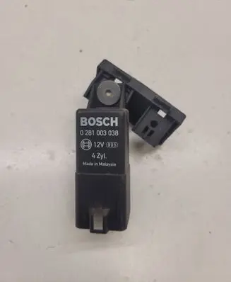 Volkswagen PASSAT B6 Glow plug pre-heat relay 0281003038 038907281D