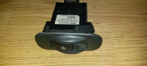 Mitsubishi Galant Electric window control switch MR722223