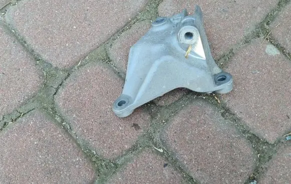 Renault Captur II Generator/alternator bracket 117107507R