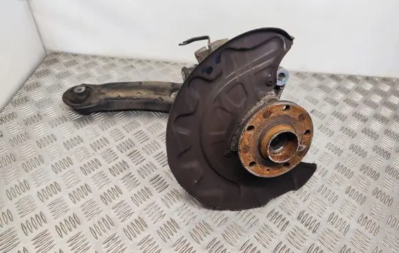 Volkswagen PASSAT B8 Front wheel hub spindle knuckle 5Q0407258A