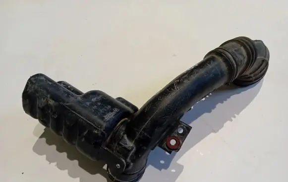 Honda CR-V Air intake duct part RES30