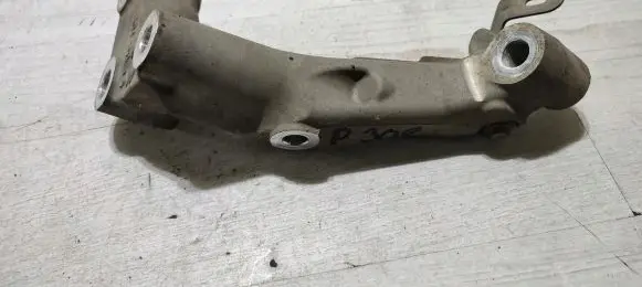 Peugeot 308 Engine mounting bracket 285152