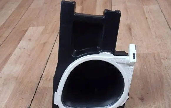 Cup holder front