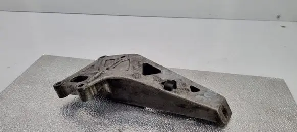 BMW 5 E34 Engine mounting bracket 1129379