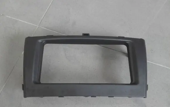 Radio/GPS head unit trim