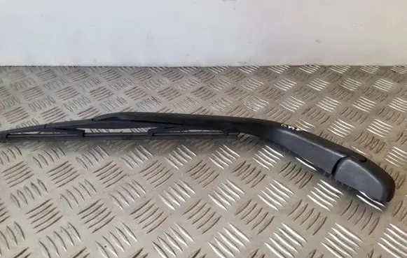 Rear wiper blade arm