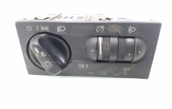 Volkswagen Golf III Light switch 1H6941531N