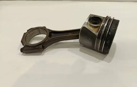 Volkswagen PASSAT B6 Piston with connecting rod 038JDE