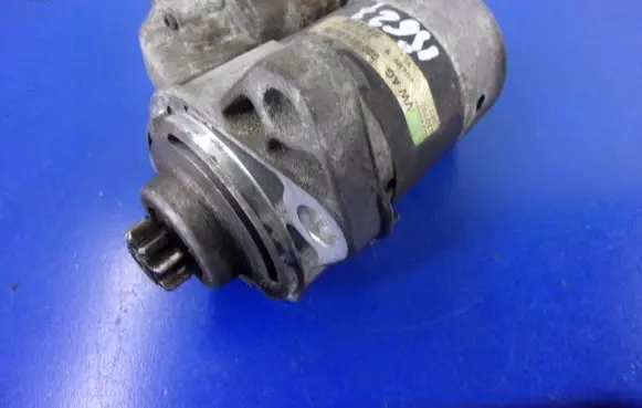 Volkswagen Golf IV Starter motor 020911023S