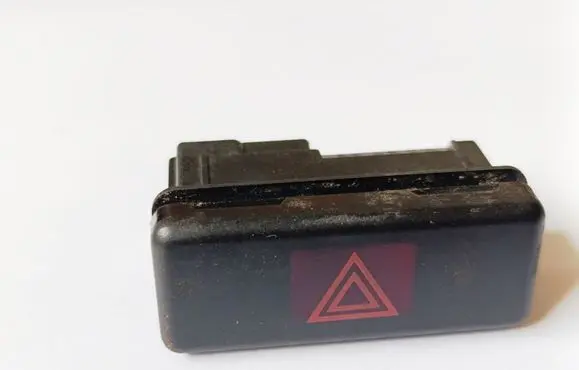 BMW 5 E39 Hazard light switch 8350947