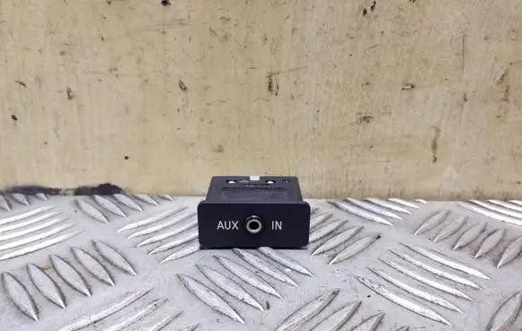 BMW X5 E70 AUX in-socket connector 61316986791 6986791