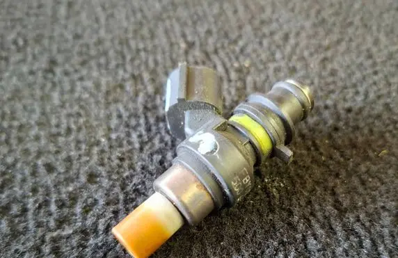 Subaru Legacy Fuel injector 4619
