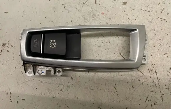 BMW 5 F10 F11 Hand parking brake switch 6822518