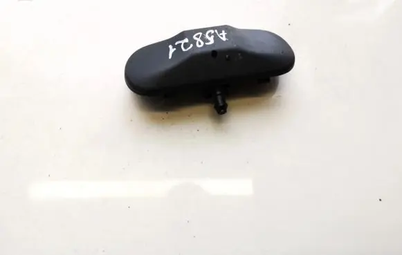 Windshield washer spray nozzle