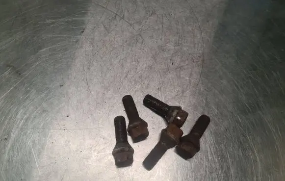Volvo S60 Nuts/bolts 