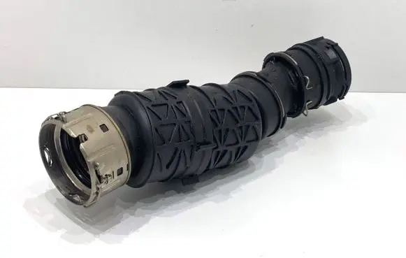 Volvo XC60 Intercooler hose/pipe 32283517