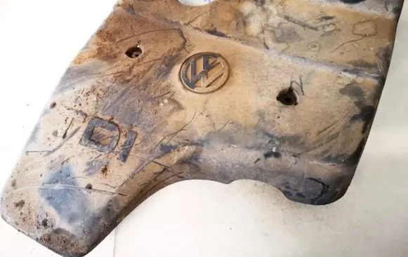 Volkswagen PASSAT B4 Engine cover (trim) 028013935c
