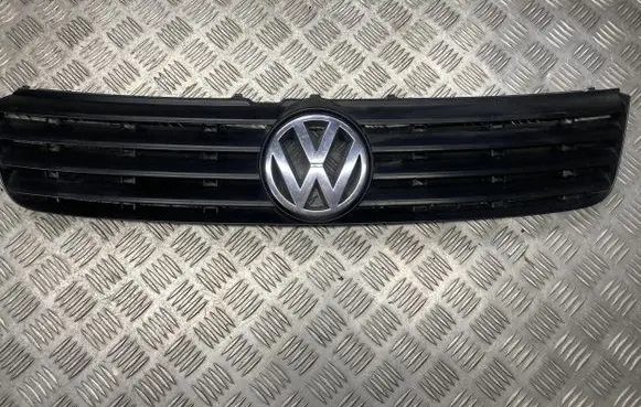 Volkswagen PASSAT B5 Front grill 3B0853653C