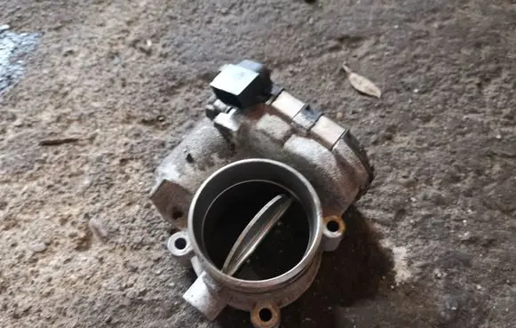 Mercedes-Benz E W211 Throttle valve A1110980109
