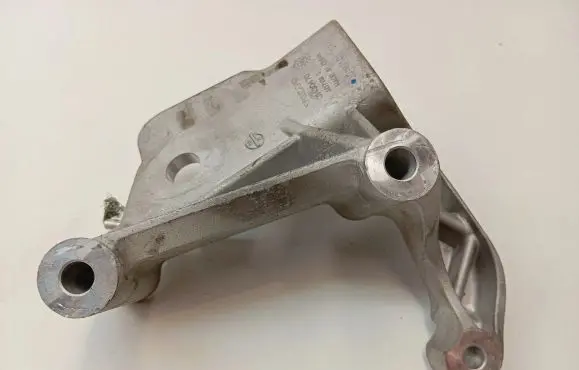 Volvo XC60 Engine mounting bracket 31430470