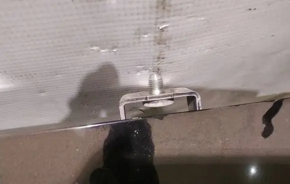 Tailgate/trunk/boot hinge