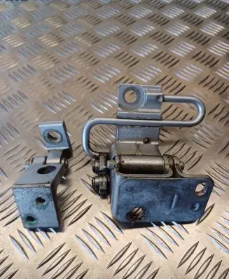 Rear door hinge set