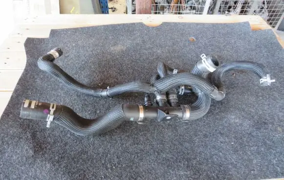 Renault Espace - Grand espace V Engine coolant pipe/hose 215034700R