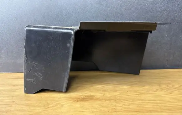 Volvo V70 Battery box tray cover/lid 8622335