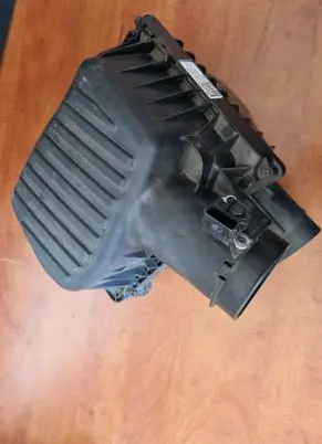 Chevrolet Tahoe Air filter box 84640370