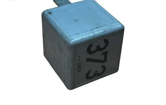 Volkswagen PASSAT B6 Other relay 8D0951253A