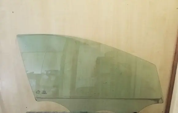 KIA Sportage Front door window glass four-door
