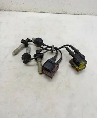 Volvo S40, V40 Ignition plug leads 7700850999 2526051A 2526052A