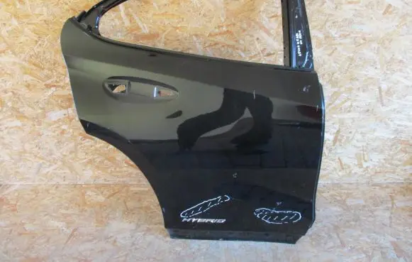 Lexus UX Rear door