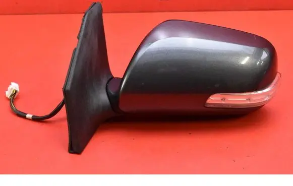 Toyota Avensis Verso Front door electric wing mirror 020058