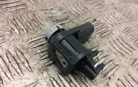 Audi Q5 SQ5 Turbo solenoid valve 1K0906283A