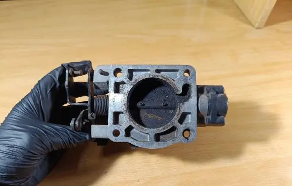 Ford Mondeo MK II Throttle valve F5RF9B989