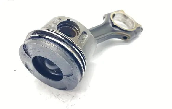 Mercedes-Benz Vito Viano W639 Piston with connecting rod 8854a