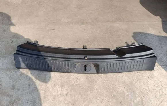 KIA Sorento Tailgate/boot lid lock trim 857702P500