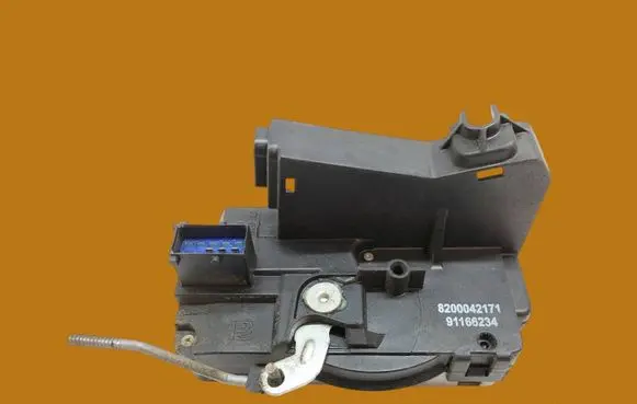 Opel Vivaro Front door lock 8200042171