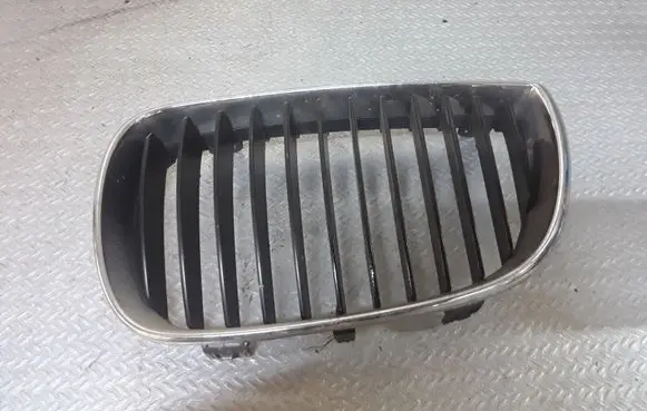 BMW 1 E81 E87 Front bumper upper radiator grill 511370771299