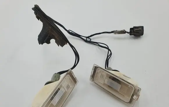 Chrysler Town u0026 Country V Number plate light