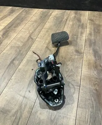 Mercedes-Benz GL X166 Brake pedal A1662920101 4141A