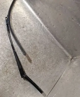 Volkswagen Jetta VI Front wiper blade arm 5C7955409