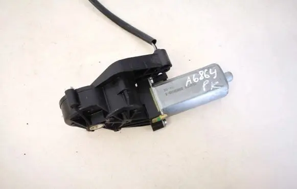 Mercedes-Benz C W203 Seat adjustment motor 0390203209 82059111-4