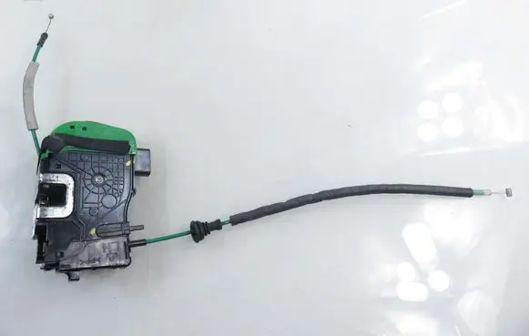 Hyundai i40 Front door lock 813103Z000