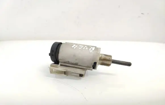 Audi A4 S4 B6 8E 8H Brake pedal sensor switch 8E0927189B 19322005 1458